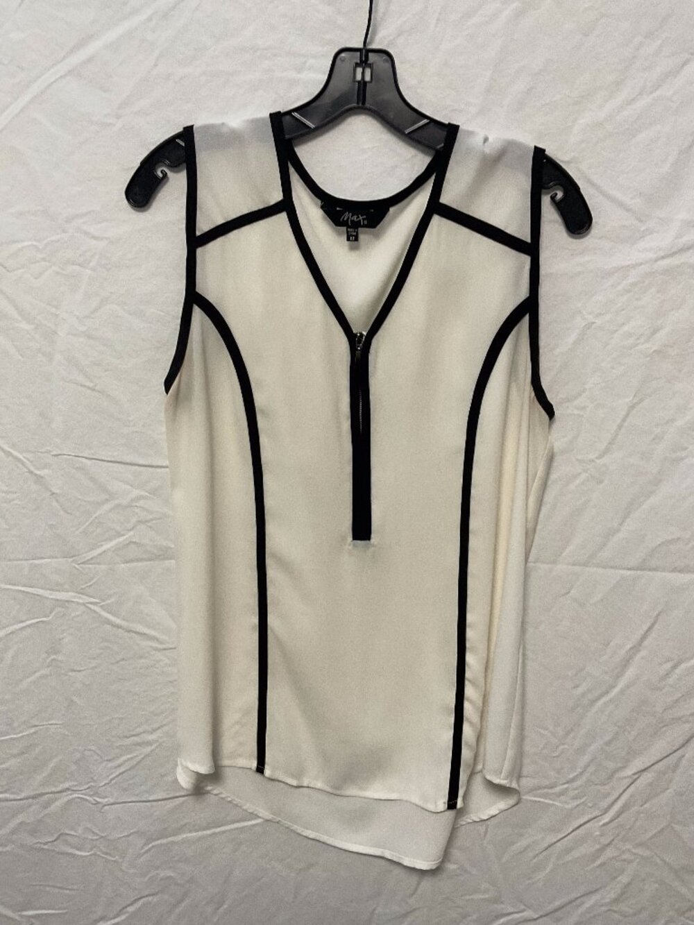 Max Ivory Sleeveless Blouse Black Piping Half Zip V-Neck Size 12